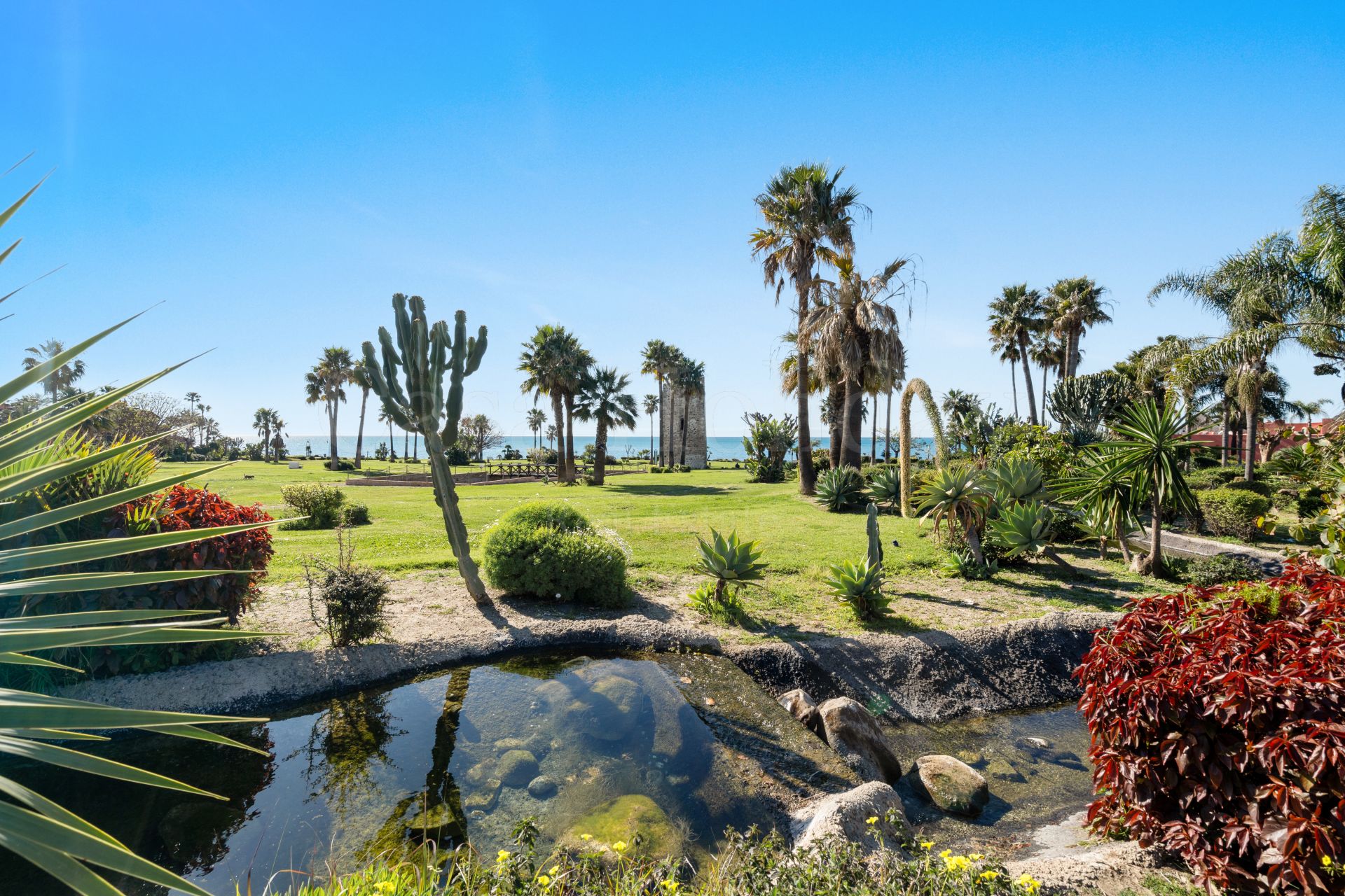 Duplex Penthouse in Beach Side New Golden Mile, Estepona