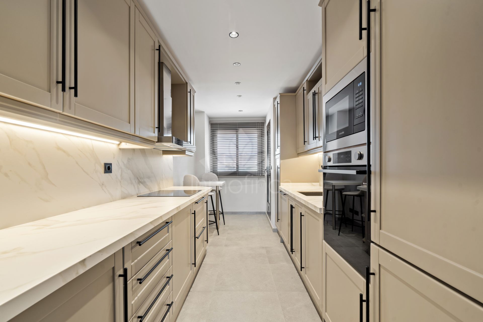 Duplex Penthouse in Beach Side New Golden Mile, Estepona