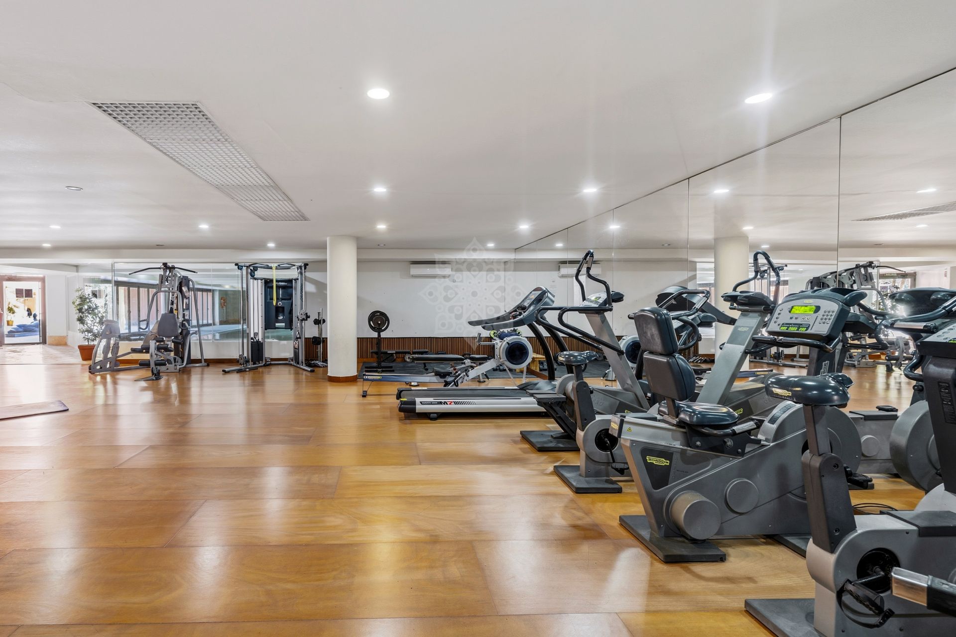 Duplex Penthouse in Beach Side New Golden Mile, Estepona