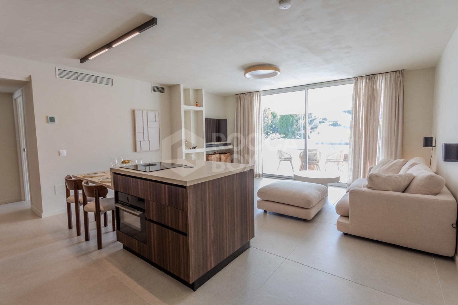 Elegant Fully Renovated Home (2025) with High-End Finishes and Spacious Terraces