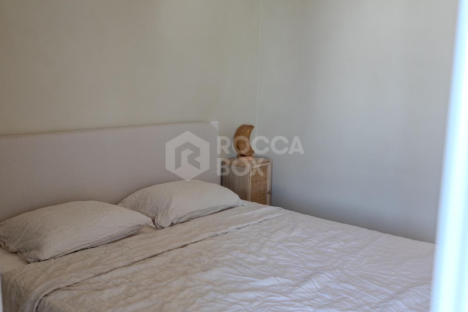 Elegant Fully Renovated Home (2025) with High-End Finishes and Spacious Terraces