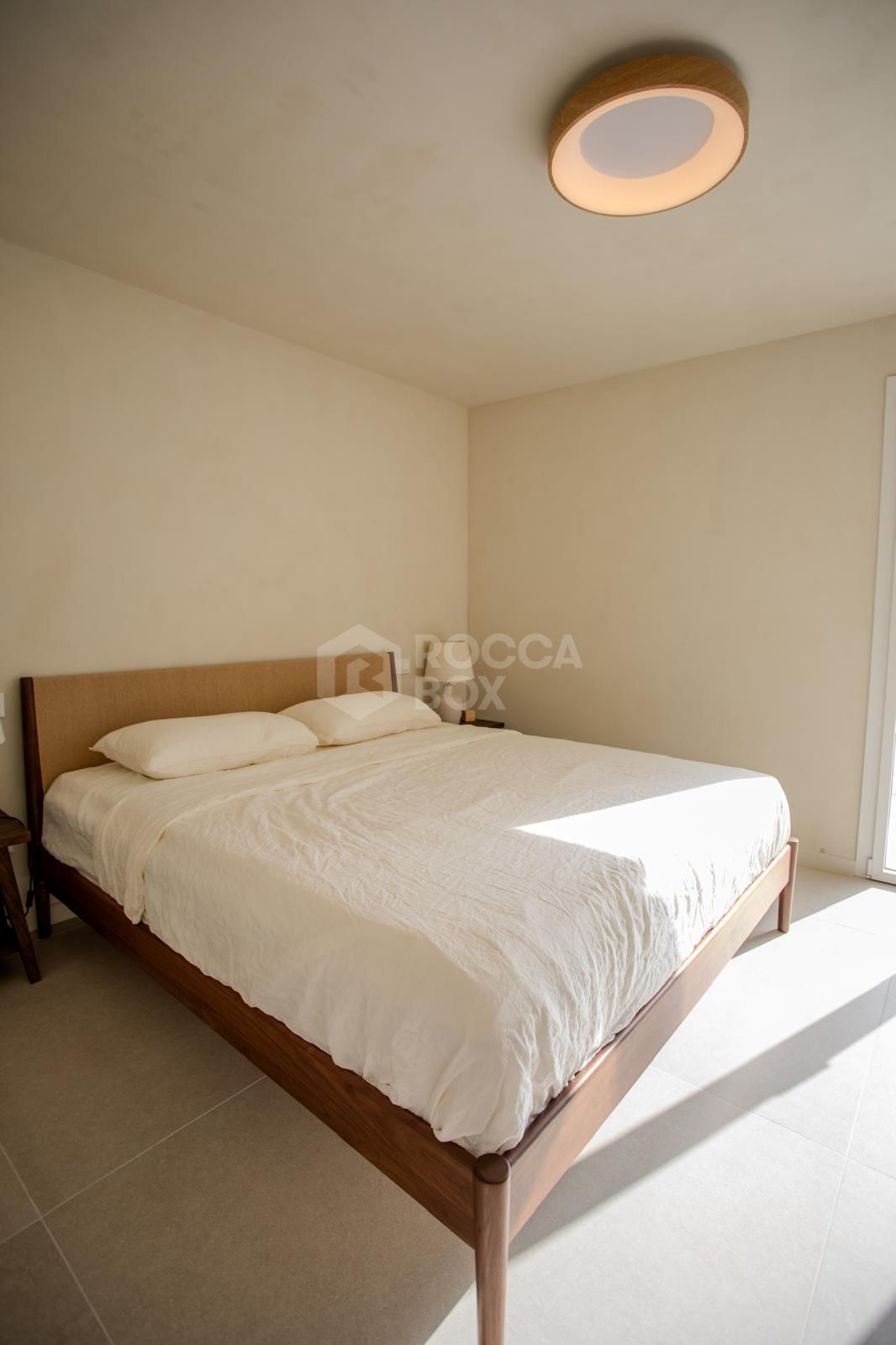 Elegant Fully Renovated Home (2025) with High-End Finishes and Spacious Terraces