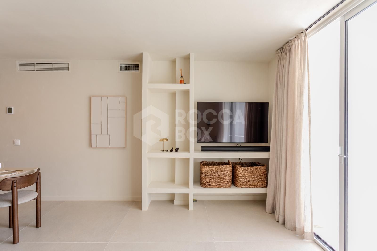 Elegant Fully Renovated Home (2025) with High-End Finishes and Spacious Terraces