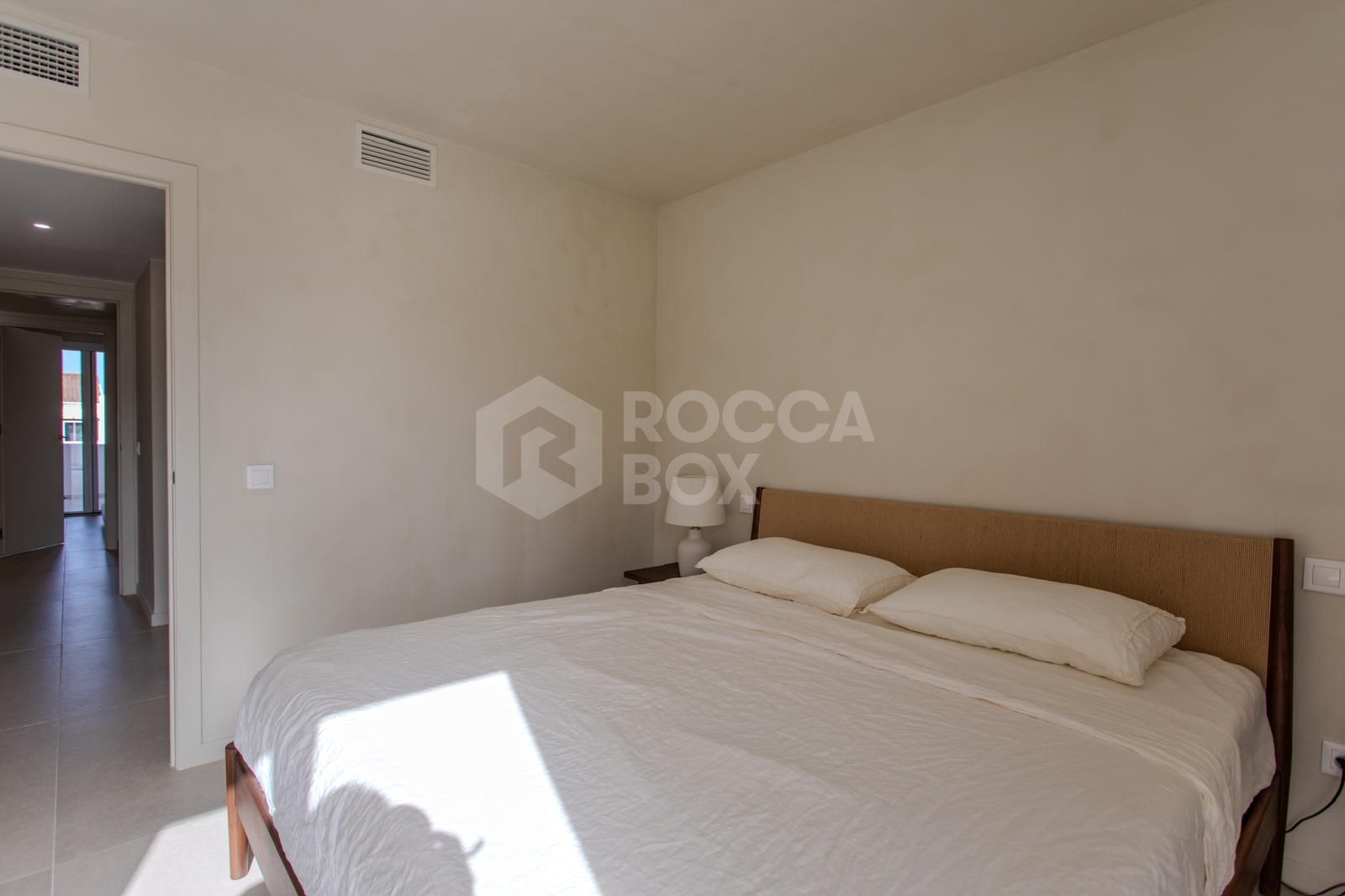 Elegant Fully Renovated Home (2025) with High-End Finishes and Spacious Terraces