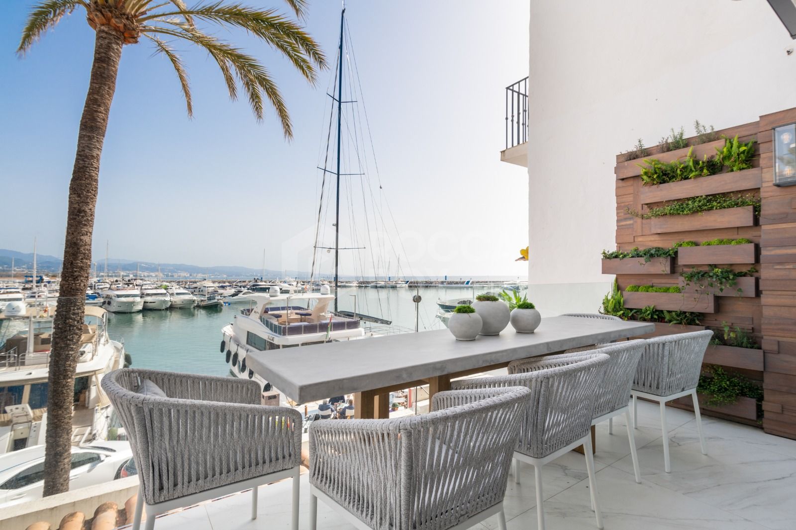 Luxury apartment front line Puerto Banus