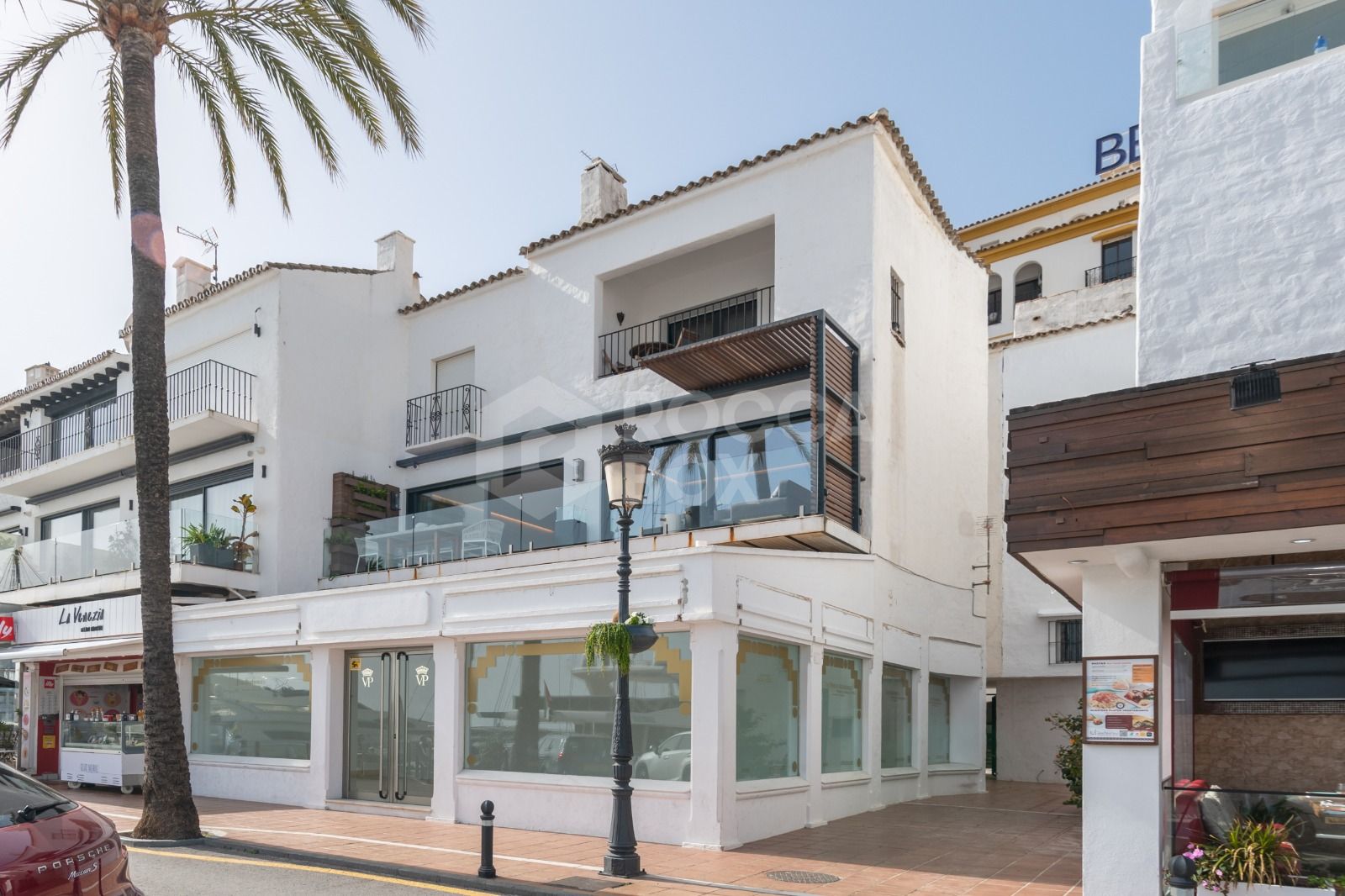 Luxury apartment front line Puerto Banus