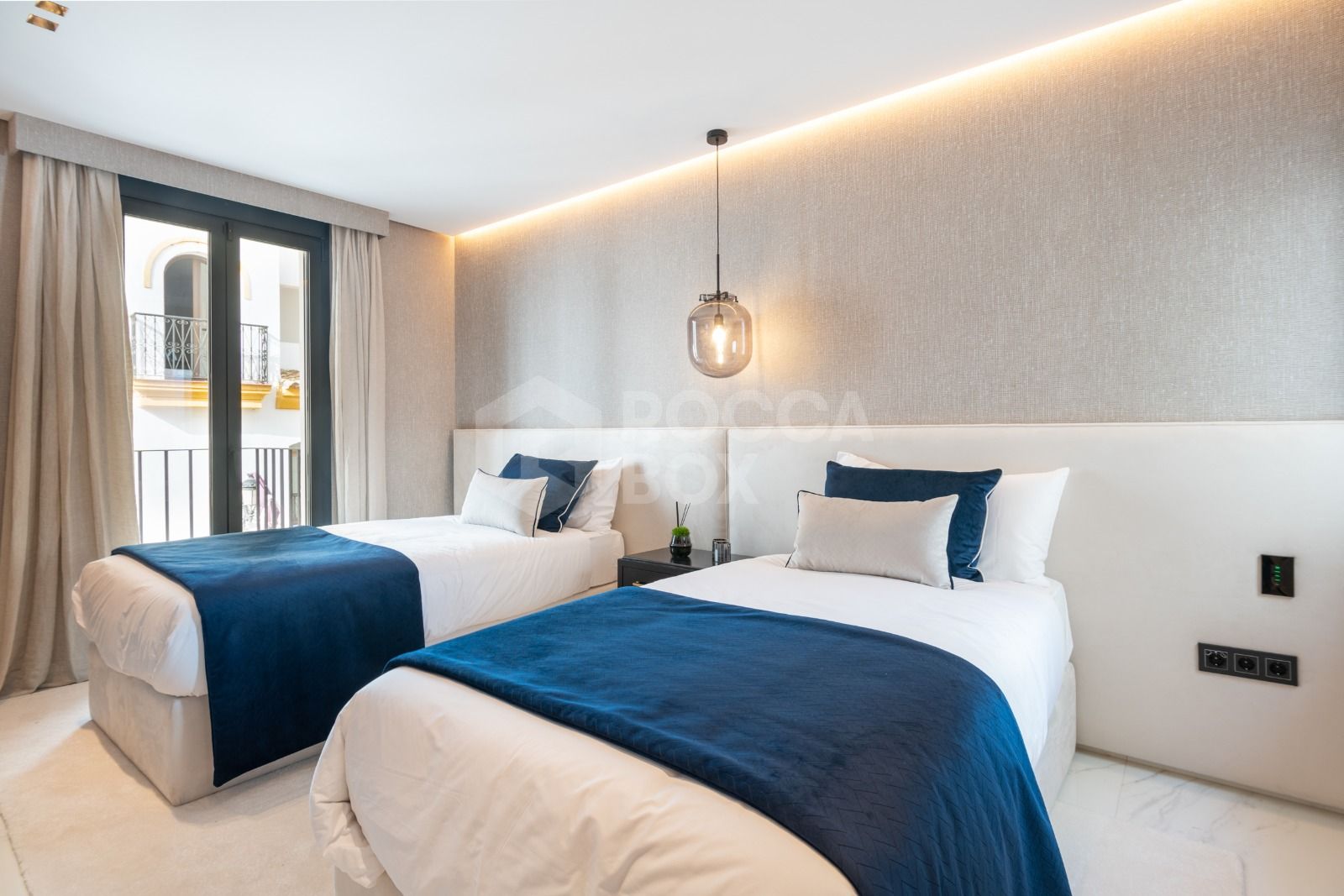 Luxury apartment front line Puerto Banus