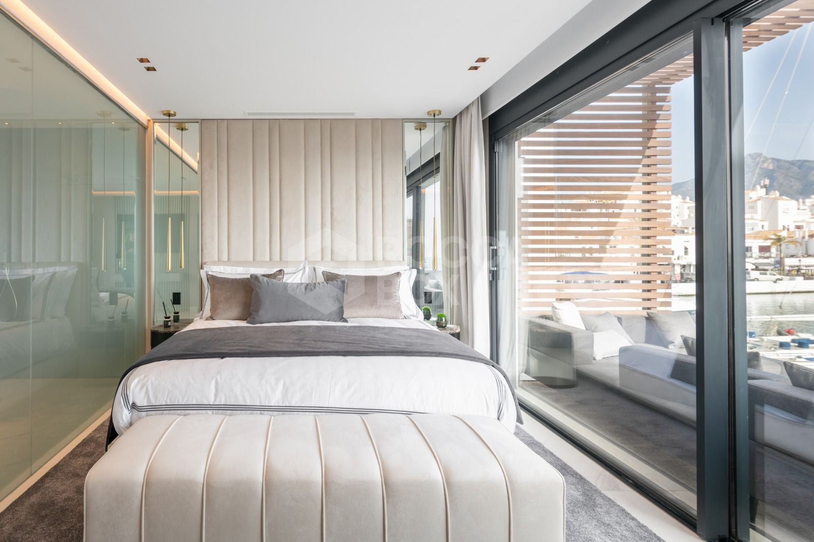 Luxury apartment front line Puerto Banus