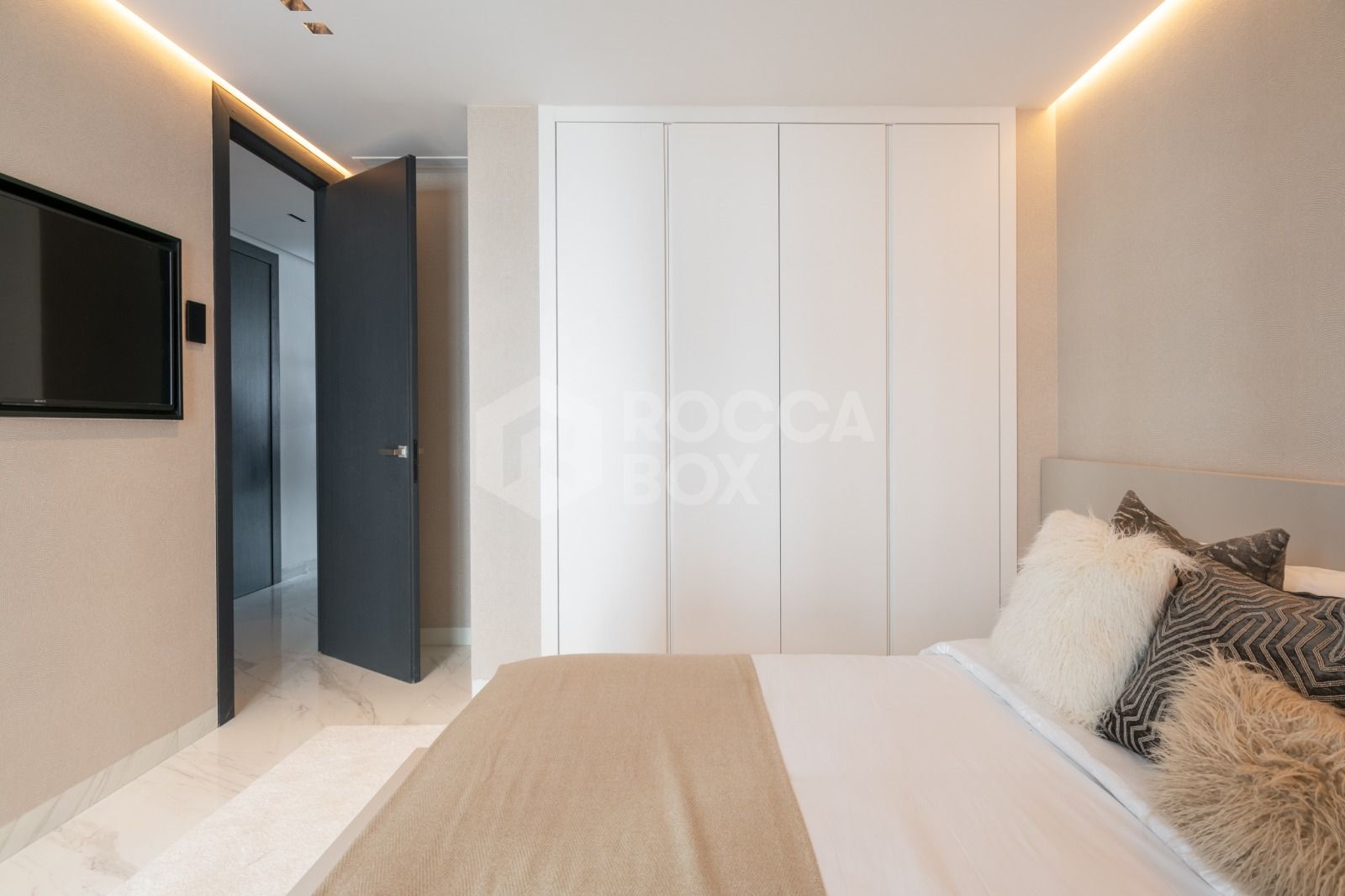 Luxury apartment front line Puerto Banus