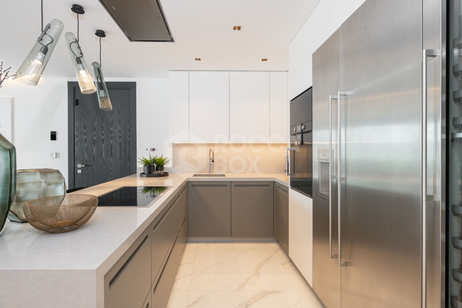 Luxury apartment front line Puerto Banus