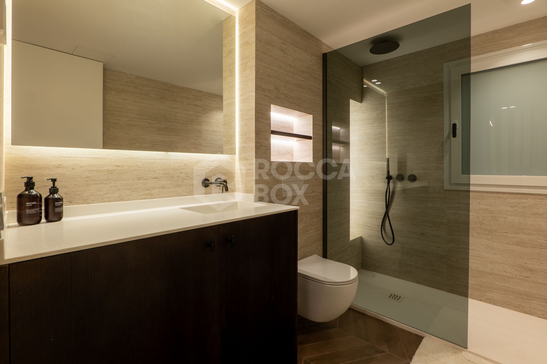 Vista Azul 4 - A Stylish Renovated 3-Bedroom South-Facing Penthouse with Stunning Sea & Mountain Views