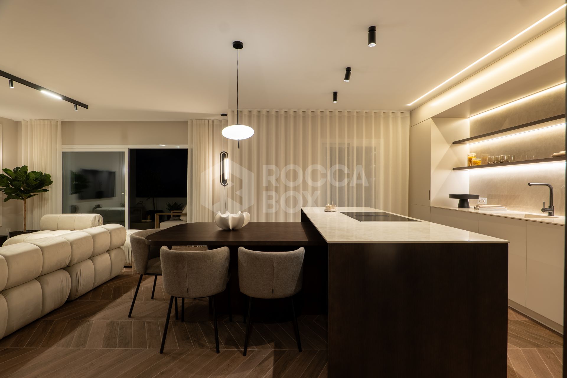 Vista Azul 4 - A Stylish Renovated 3-Bedroom South-Facing Penthouse with Stunning Sea & Mountain Views