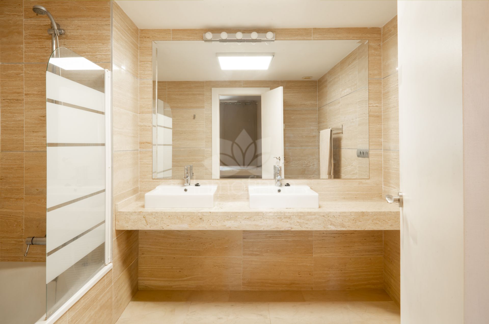 Ground Floor Apartment in Hacienda del Señorio de Cifuentes, Benahavis