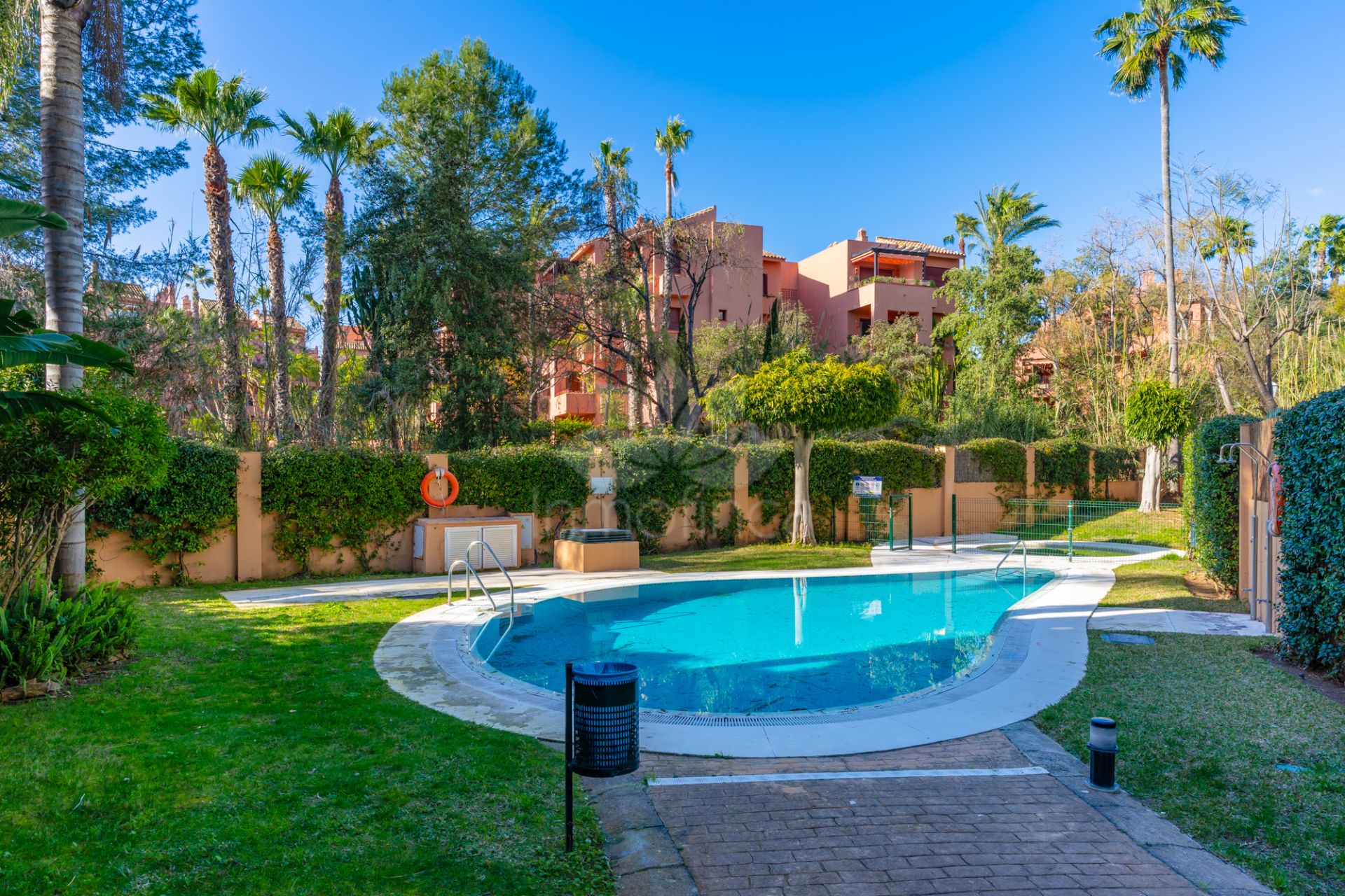 Apartamento Planta Baja en Marbella Este, Marbella