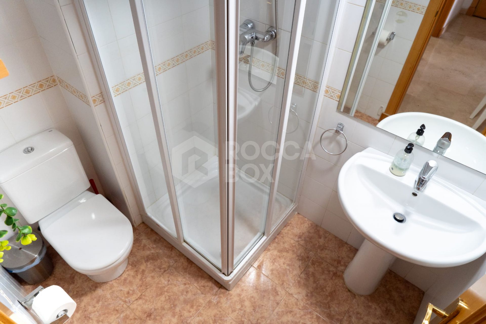 Apartment in the Torreblanca area with sea views from the terrace and tourist license – an ideal investment.