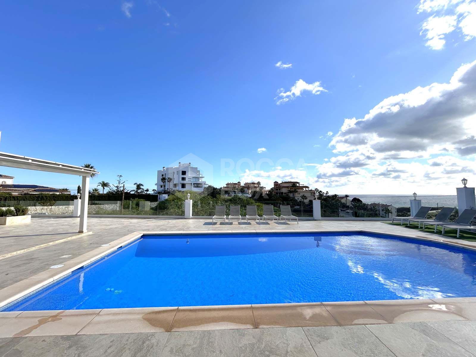 Located in the beautiful area of El Faro, Mijas, this stunning villa offers the perfect blend of luxury and convenience. Just minutes from shops, restaurants, and the beach, the villa provides a peaceful yet accessible retreat. With...
