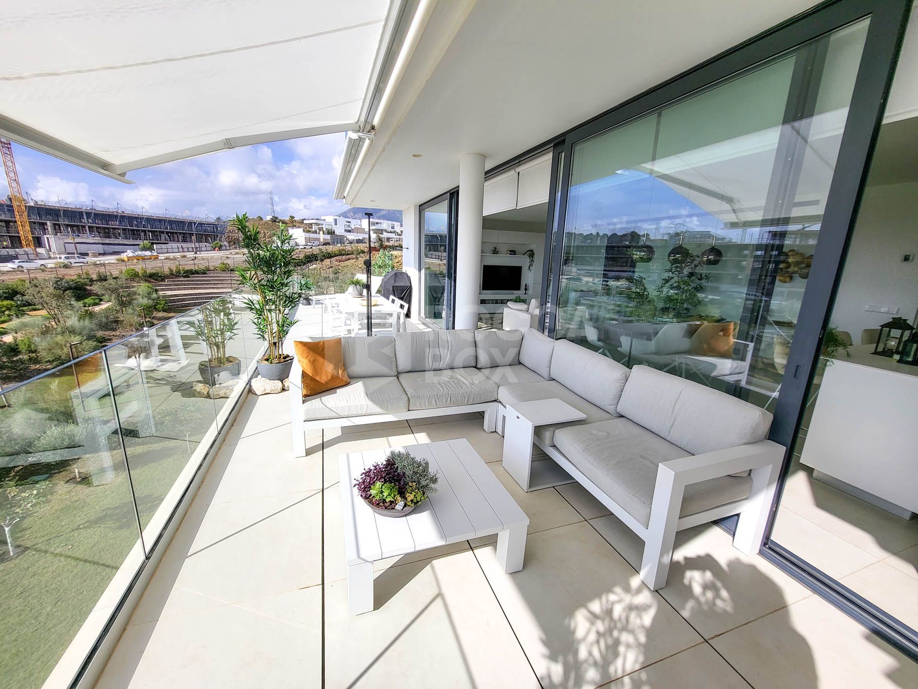 Experience the “wow” factor upon entry! This 3-bedroom, south-facing corner apartment offers an luxury open-plan living space that flows onto a very large terrace with stunning sea and mountain views. High-end kitchen appliances make...