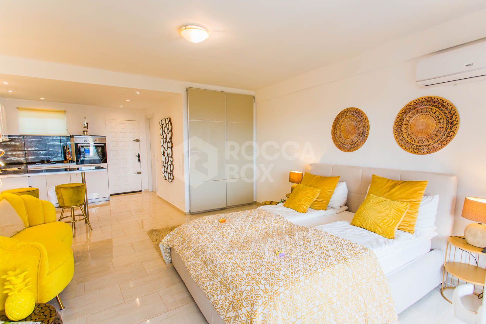 Discover this beautifully renovated studio nestled in the sought-after area of Marbesa, just a short 10-minute stroll from the stunning beach and vibrant bars and restaurants.