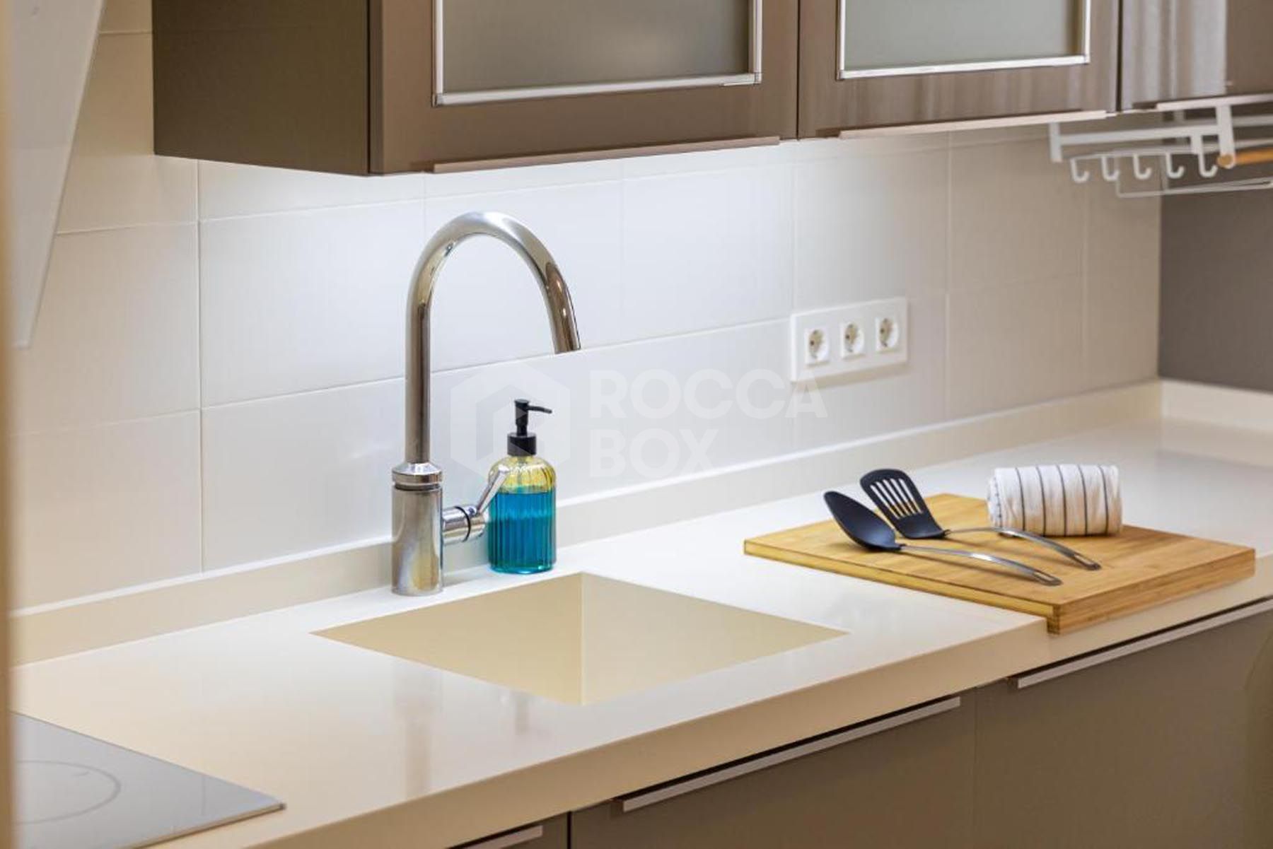 BEAUTIFULLY RENOVATED 3 BEDROOM APARTMENT IN FUENGIROLA