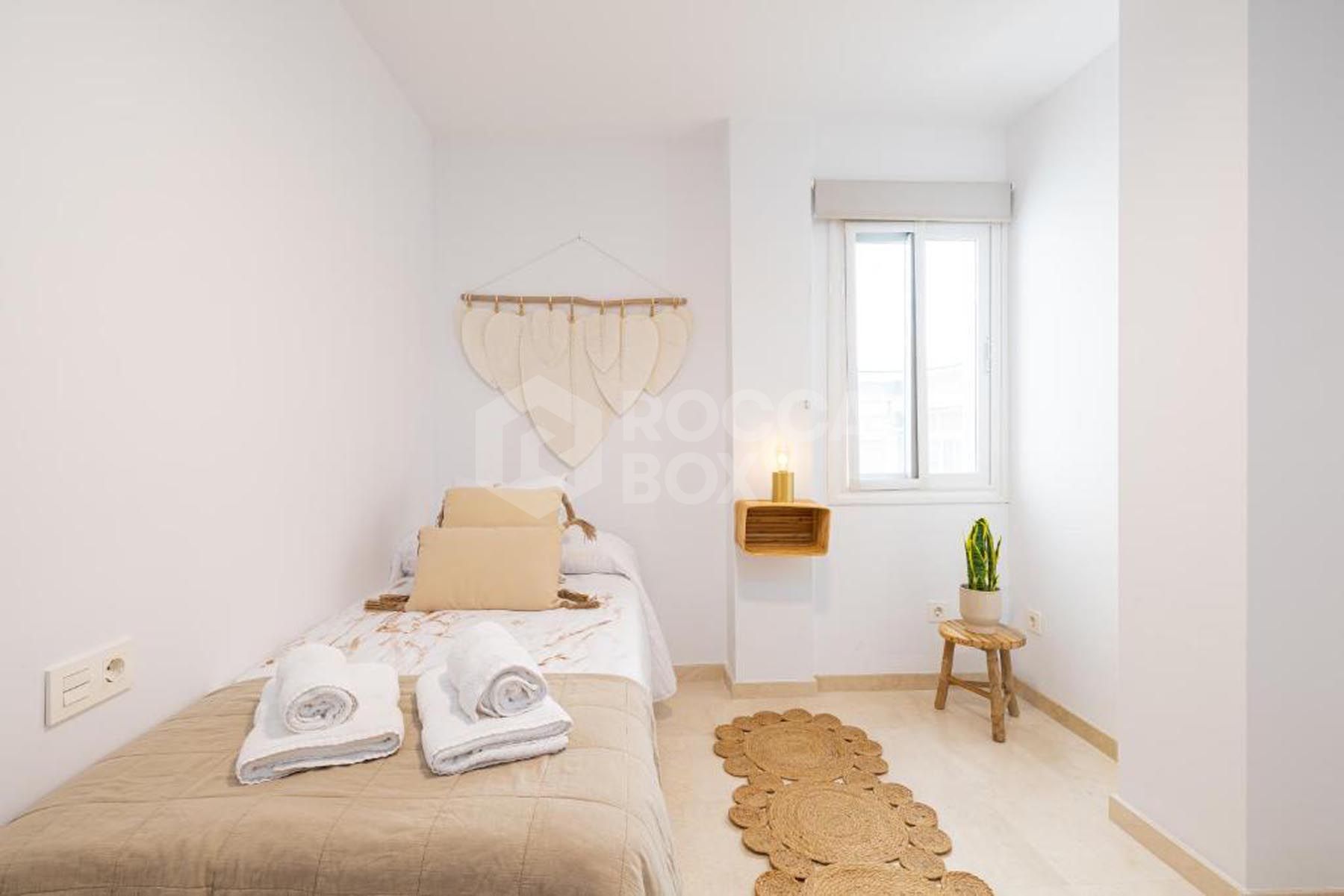 BEAUTIFULLY RENOVATED 3 BEDROOM APARTMENT IN FUENGIROLA