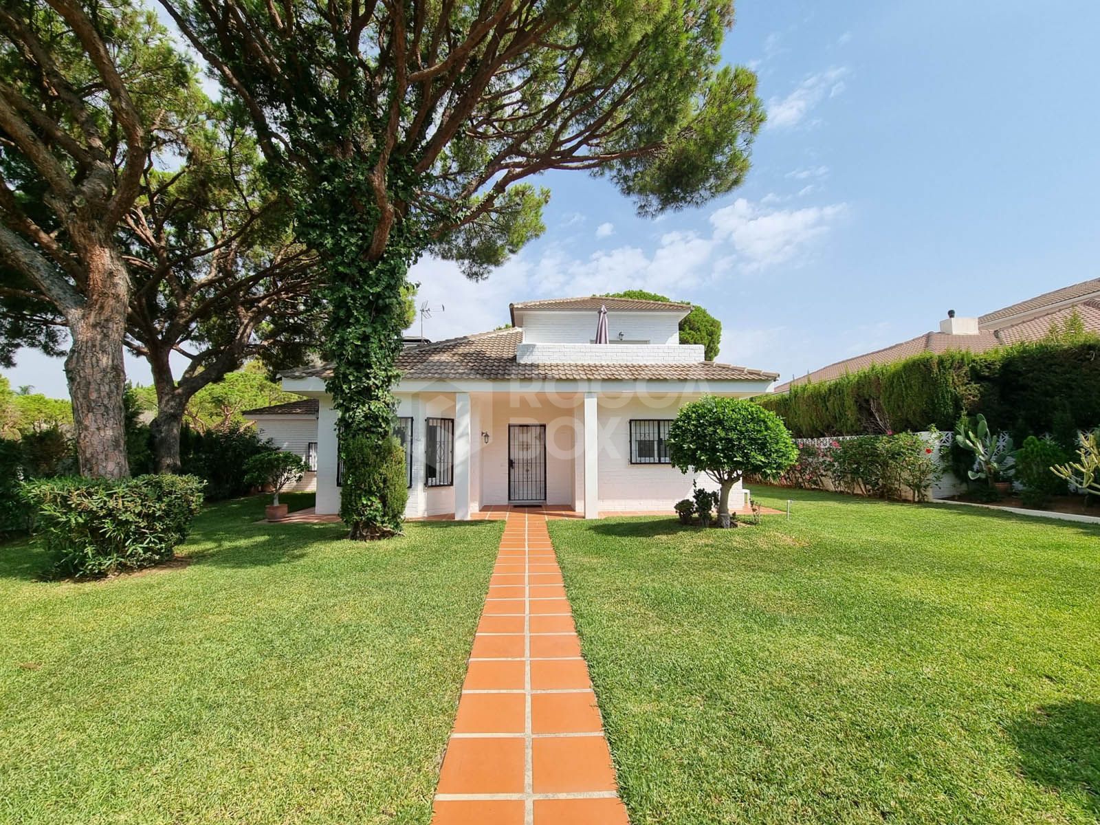 Charming Detached Villa in Lower Calahonda, Mijas