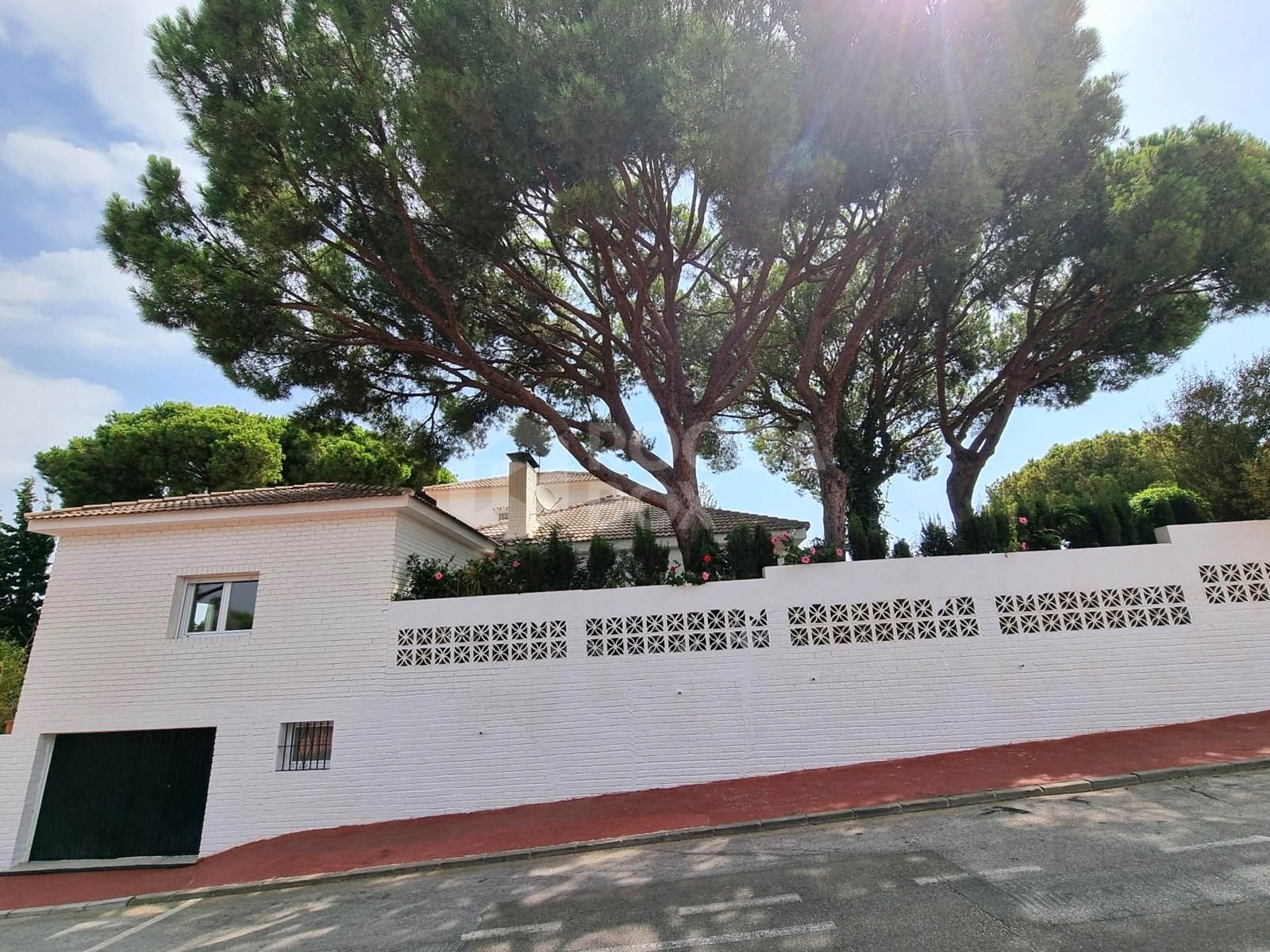 Charming Detached Villa in Lower Calahonda, Mijas