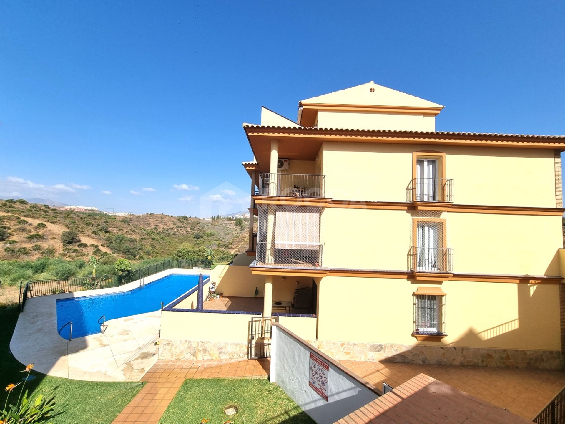 Stylish Ground-Floor Apartment with Pool Access – El Faro, Mijas