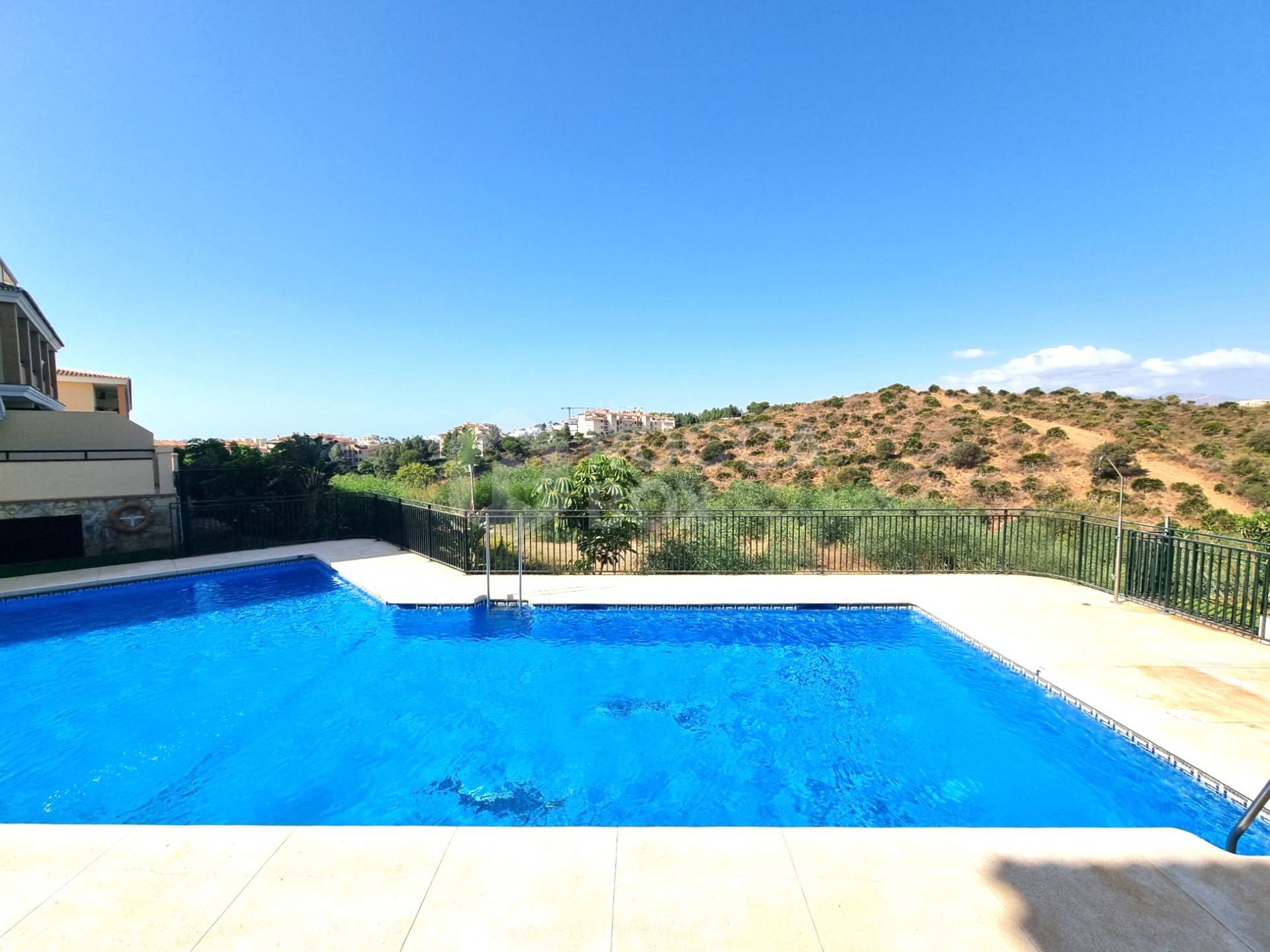 Stylish Ground-Floor Apartment with Pool Access – El Faro, Mijas