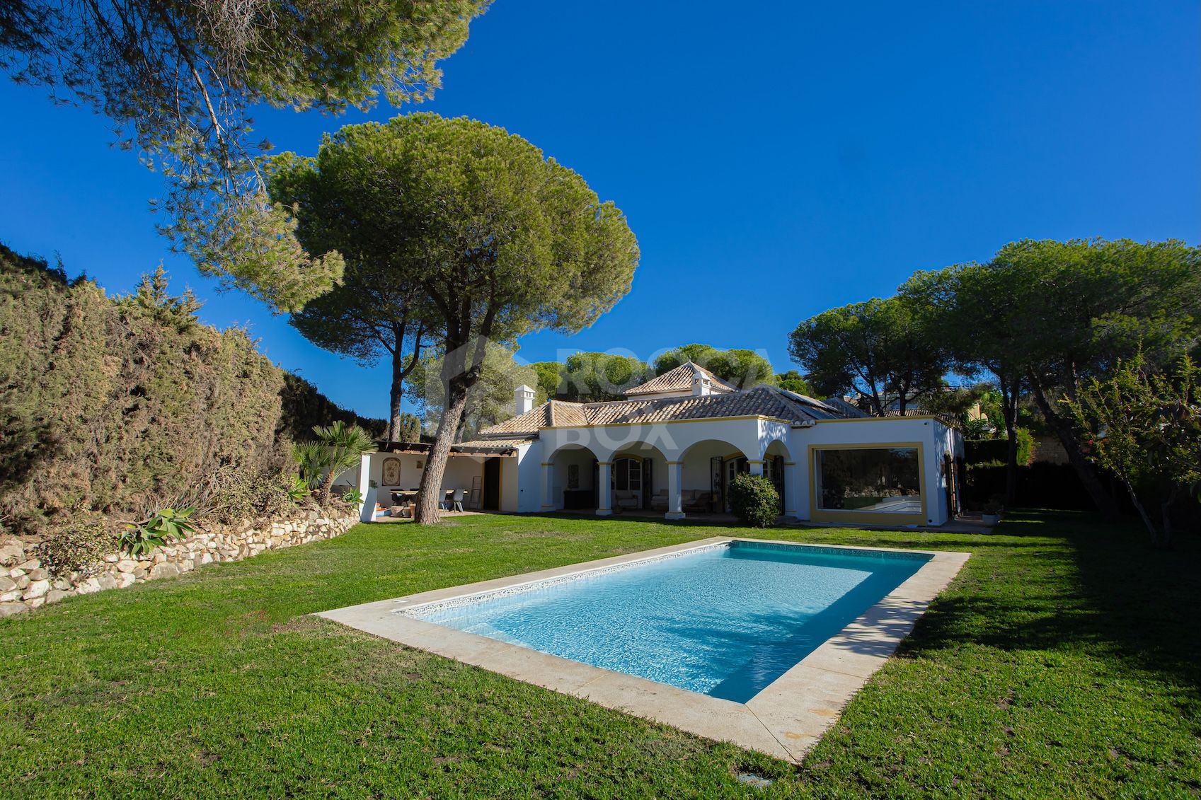 Stunning Newly Renovated 4-Bedroom Villa in El Paraiso