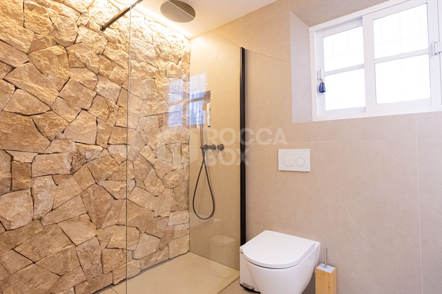 Stunning Newly Renovated 4-Bedroom Villa in El Paraiso