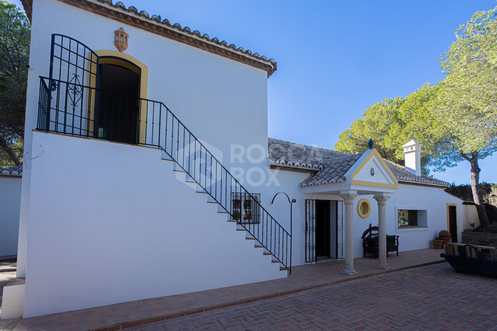 Stunning Newly Renovated 4-Bedroom Villa in El Paraiso