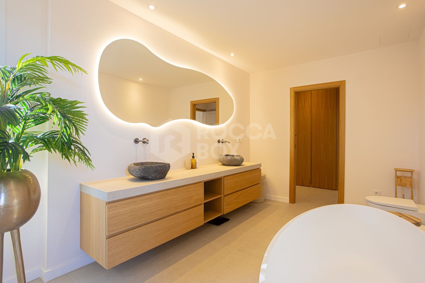 Stunning Newly Renovated 4-Bedroom Villa in El Paraiso