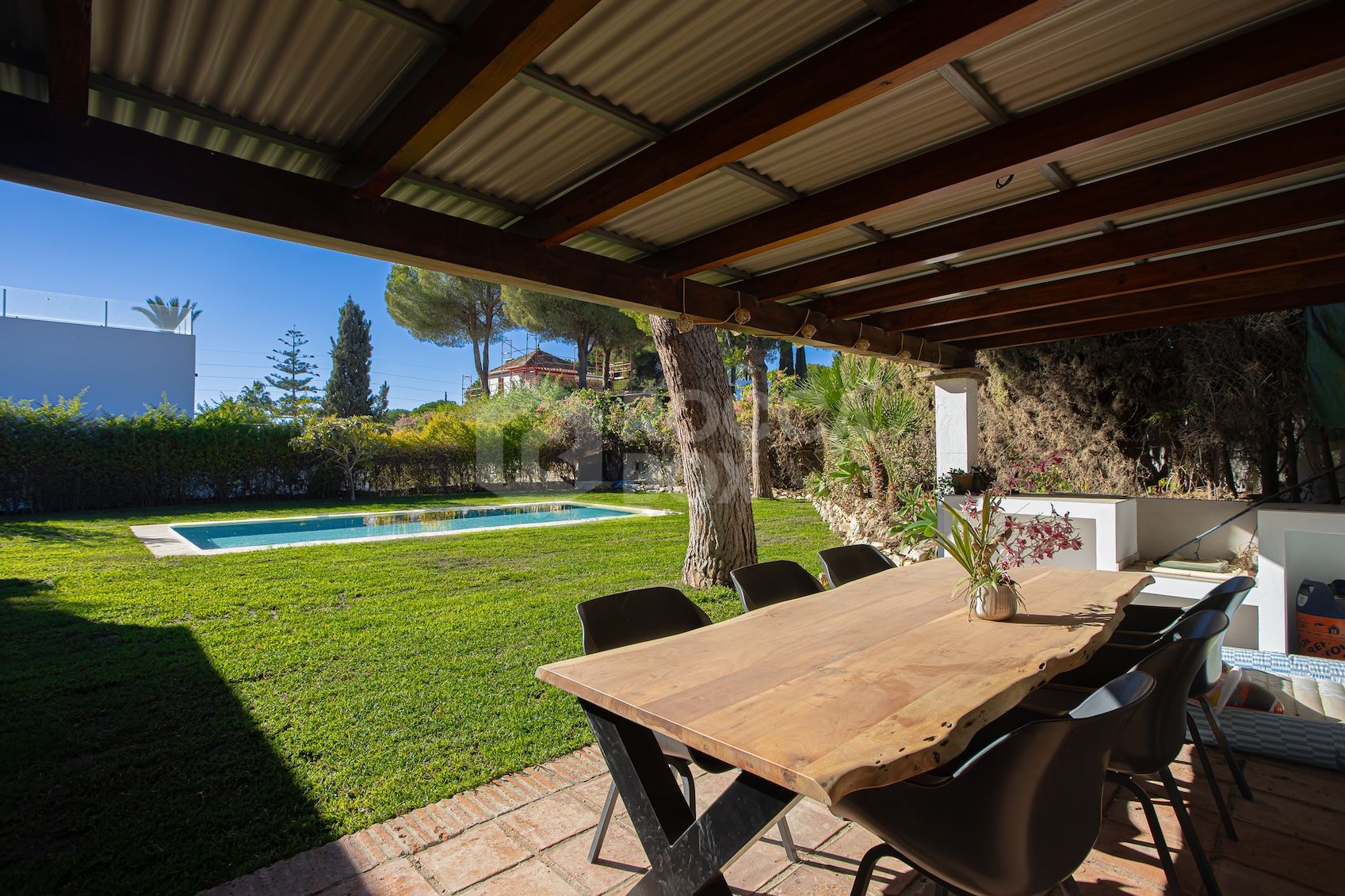 Stunning Newly Renovated 4-Bedroom Villa in El Paraiso