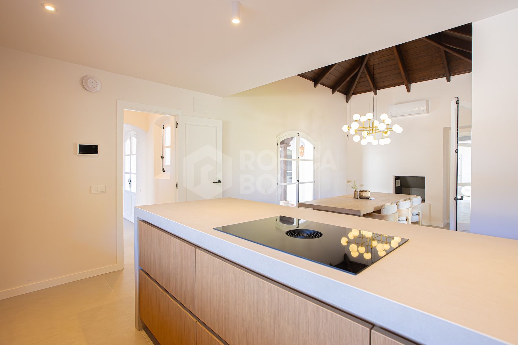 Stunning Newly Renovated 4-Bedroom Villa in El Paraiso