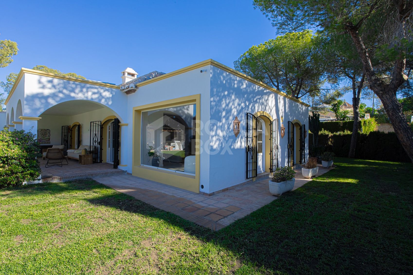 Stunning Newly Renovated 4-Bedroom Villa in El Paraiso