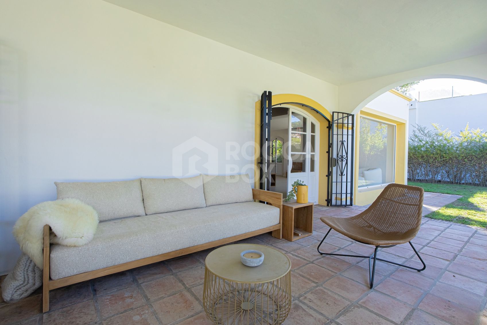 Stunning Newly Renovated 4-Bedroom Villa in El Paraiso