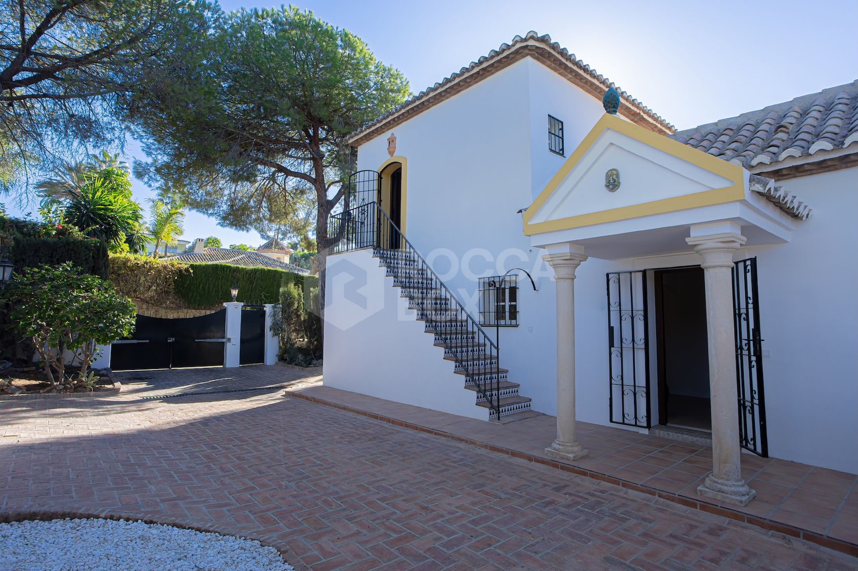 Stunning Newly Renovated 4-Bedroom Villa in El Paraiso