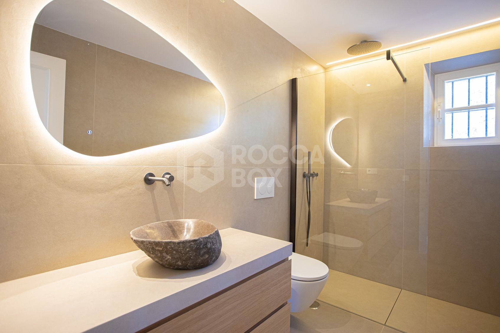 Stunning Newly Renovated 4-Bedroom Villa in El Paraiso