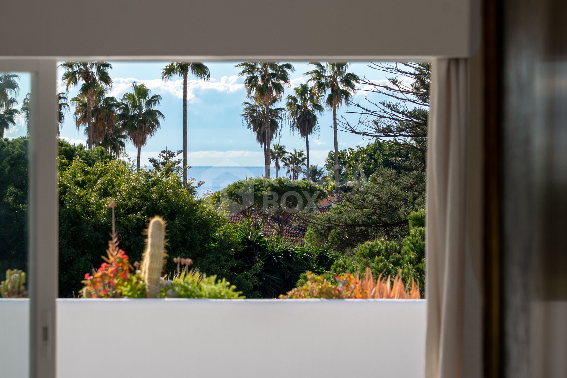 Stunning Apartment with Panoramic Sea Views in Guadalmina Baja, Marbella