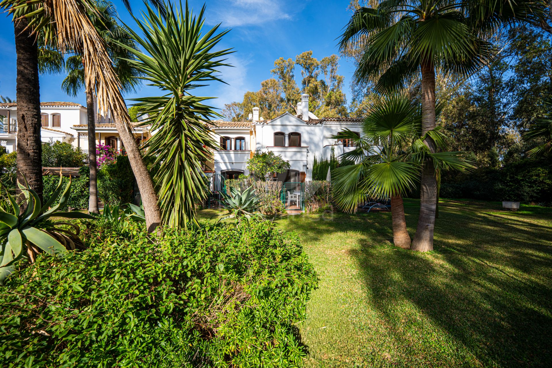 Town House in Punta Plata, Estepona