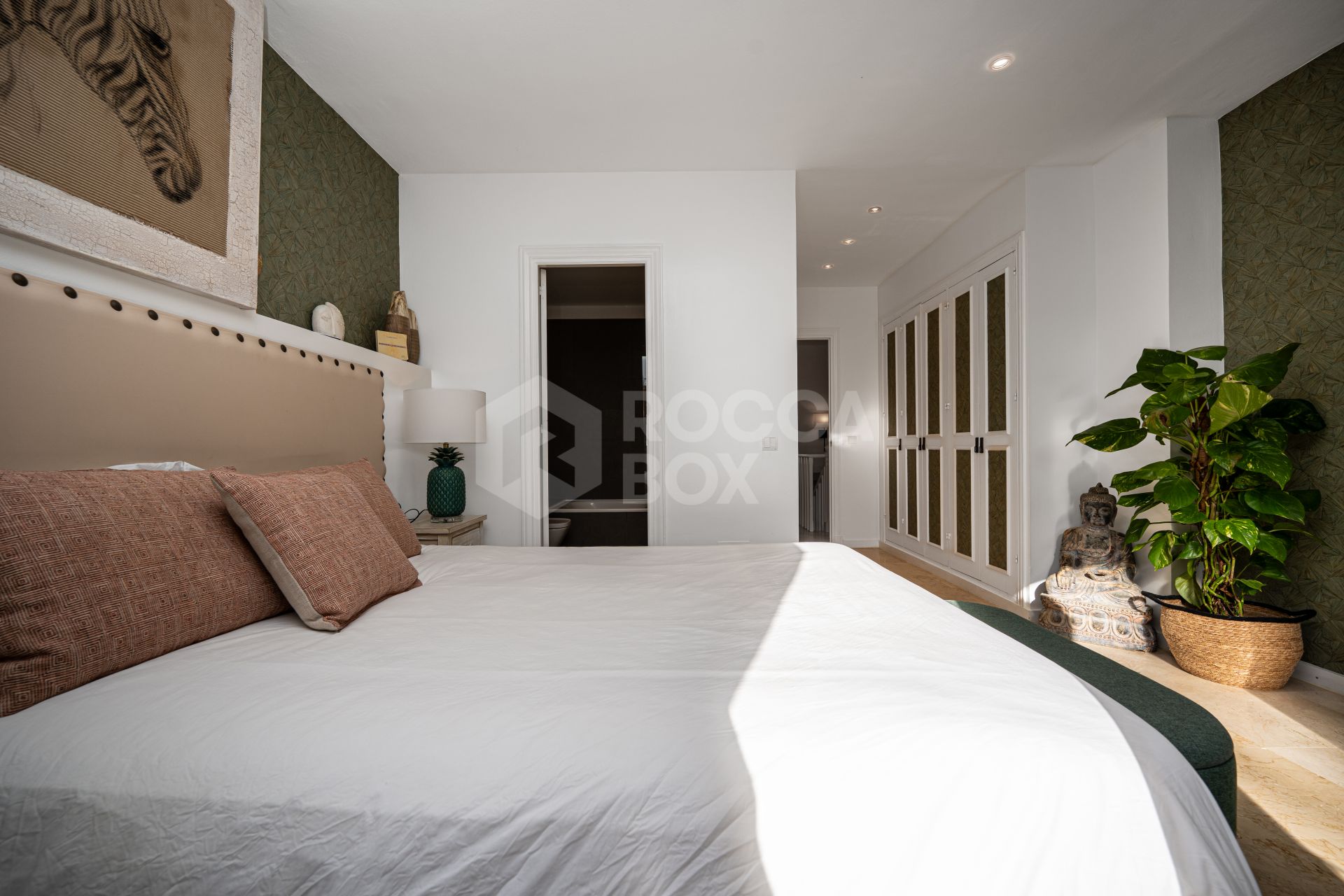 Renovated townhouse with direct private access to the beach - New Golden Mile