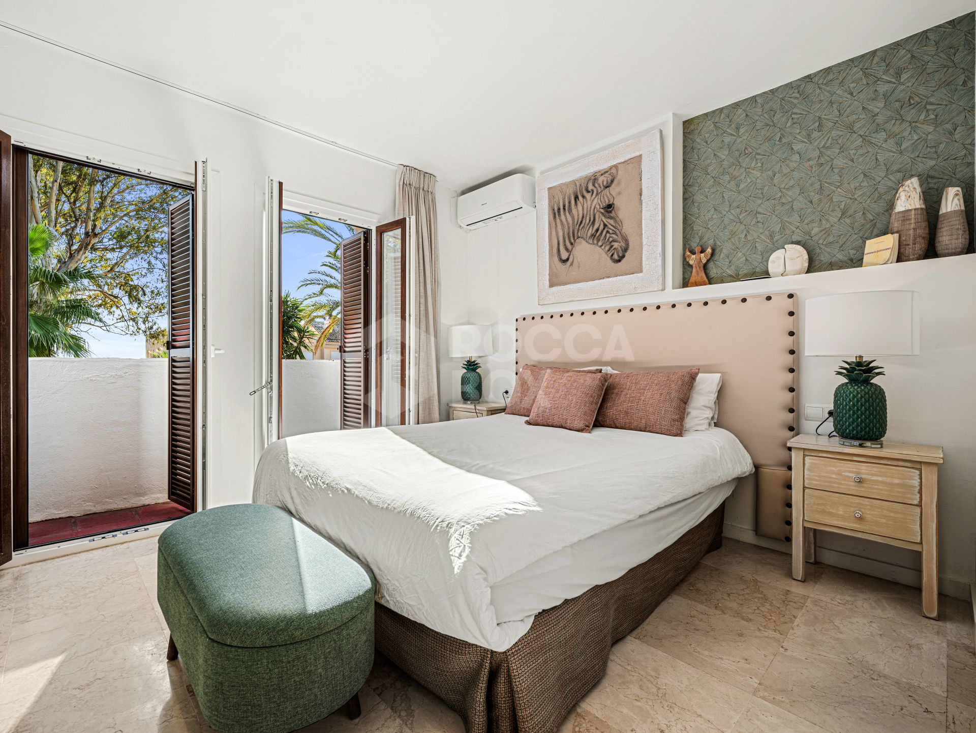 Renovated townhouse with direct private access to the beach - New Golden Mile