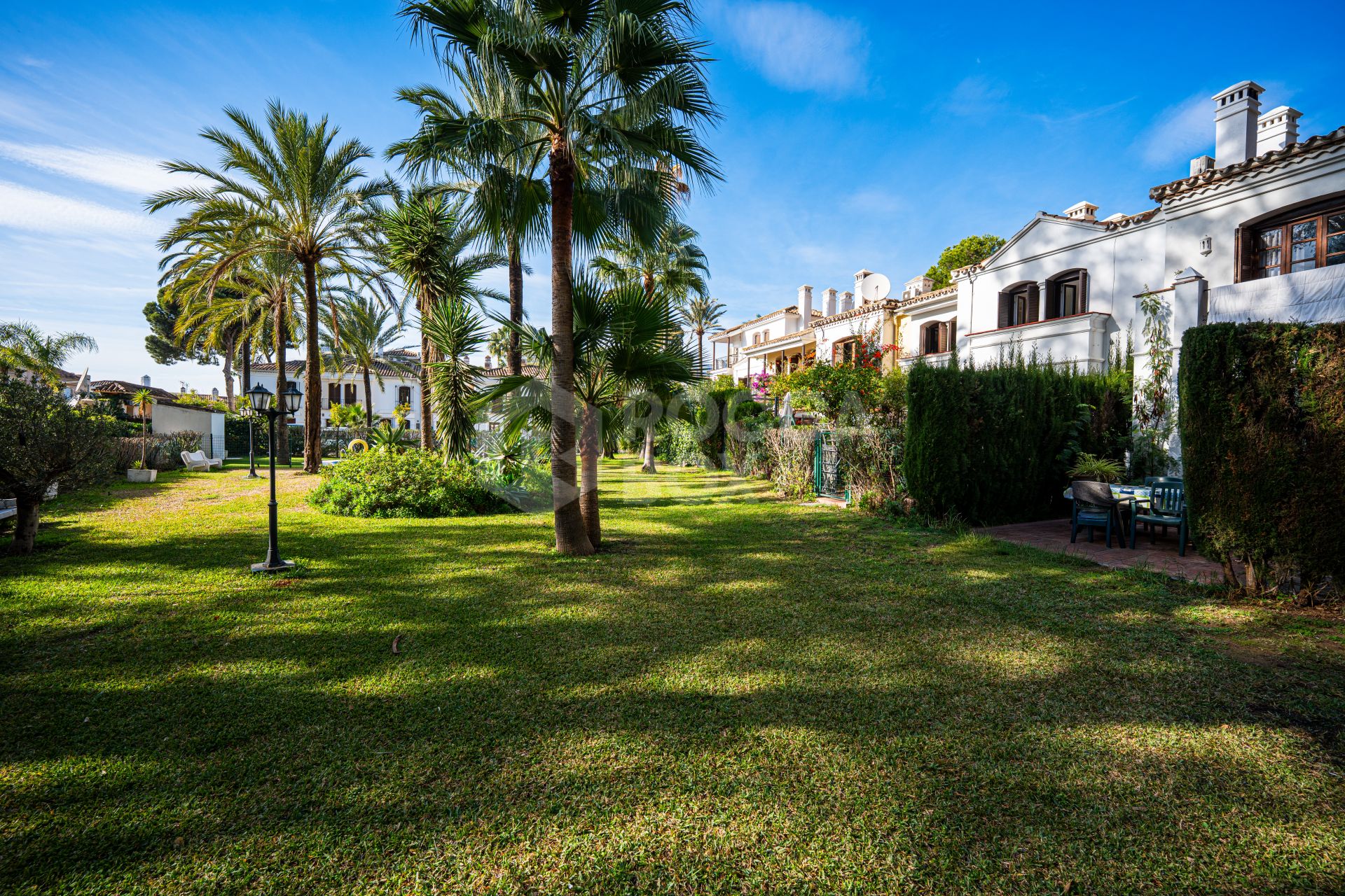 Renovated townhouse with direct private access to the beach - New Golden Mile