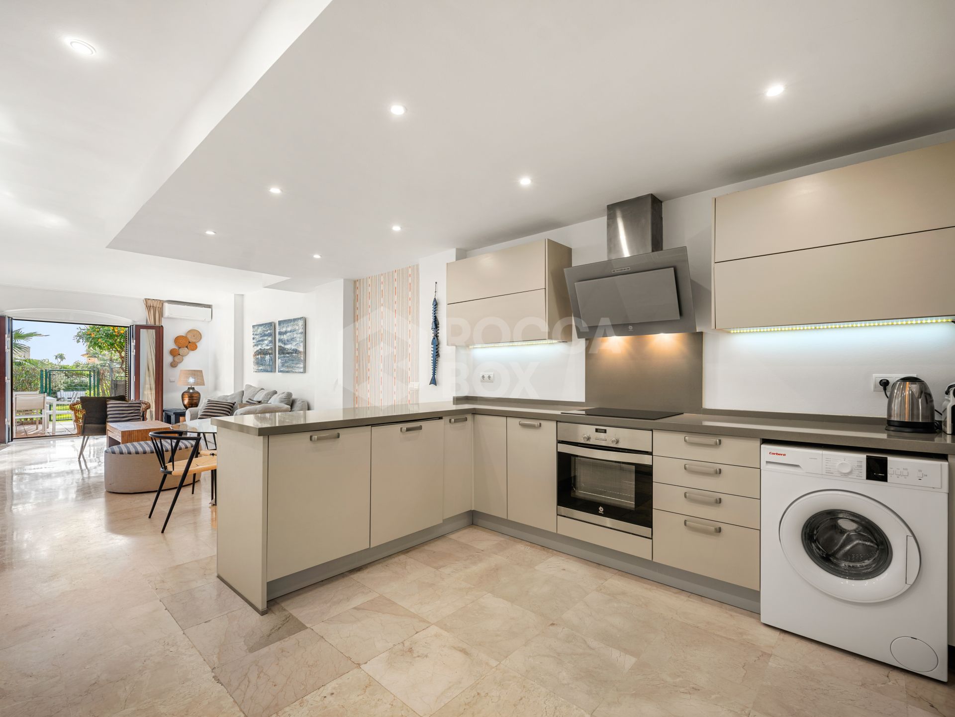 Renovated townhouse with direct private access to the beach - New Golden Mile