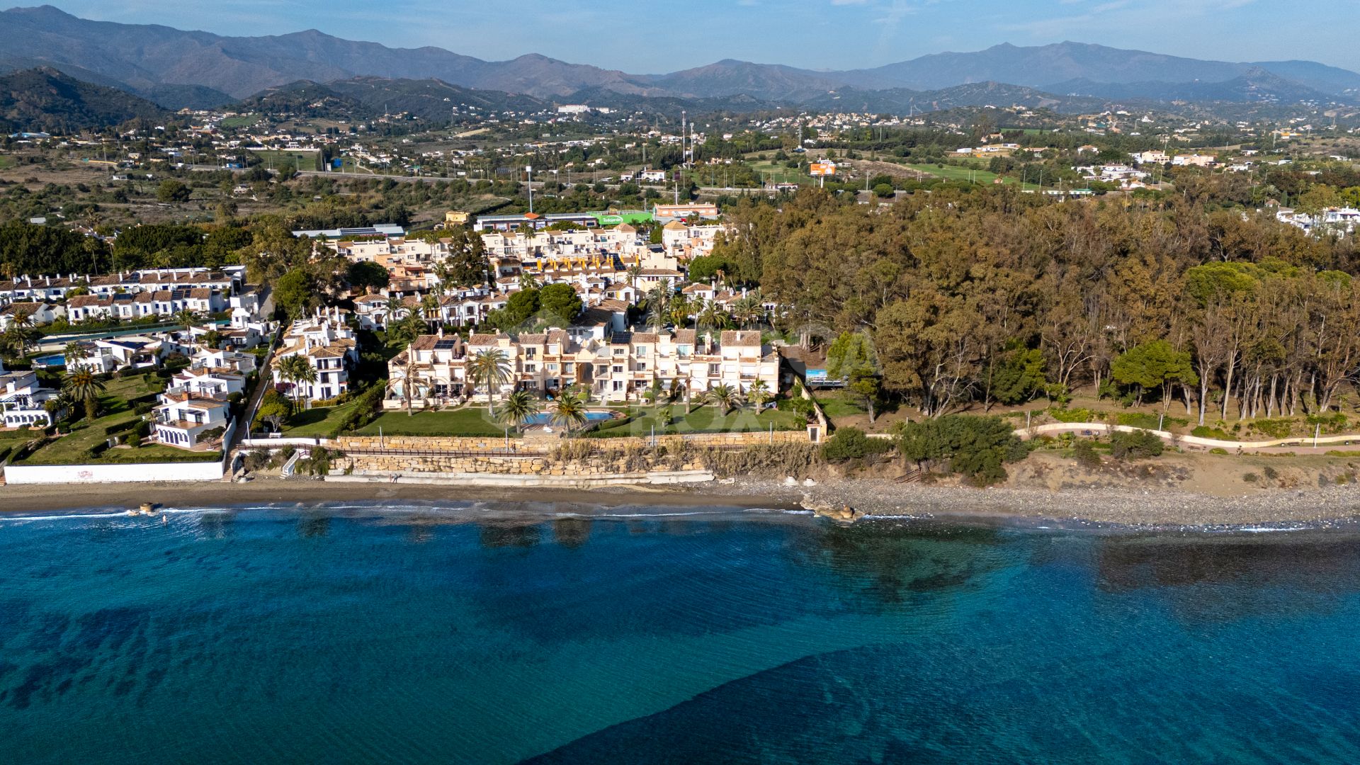 Renovated townhouse with direct private access to the beach - New Golden Mile