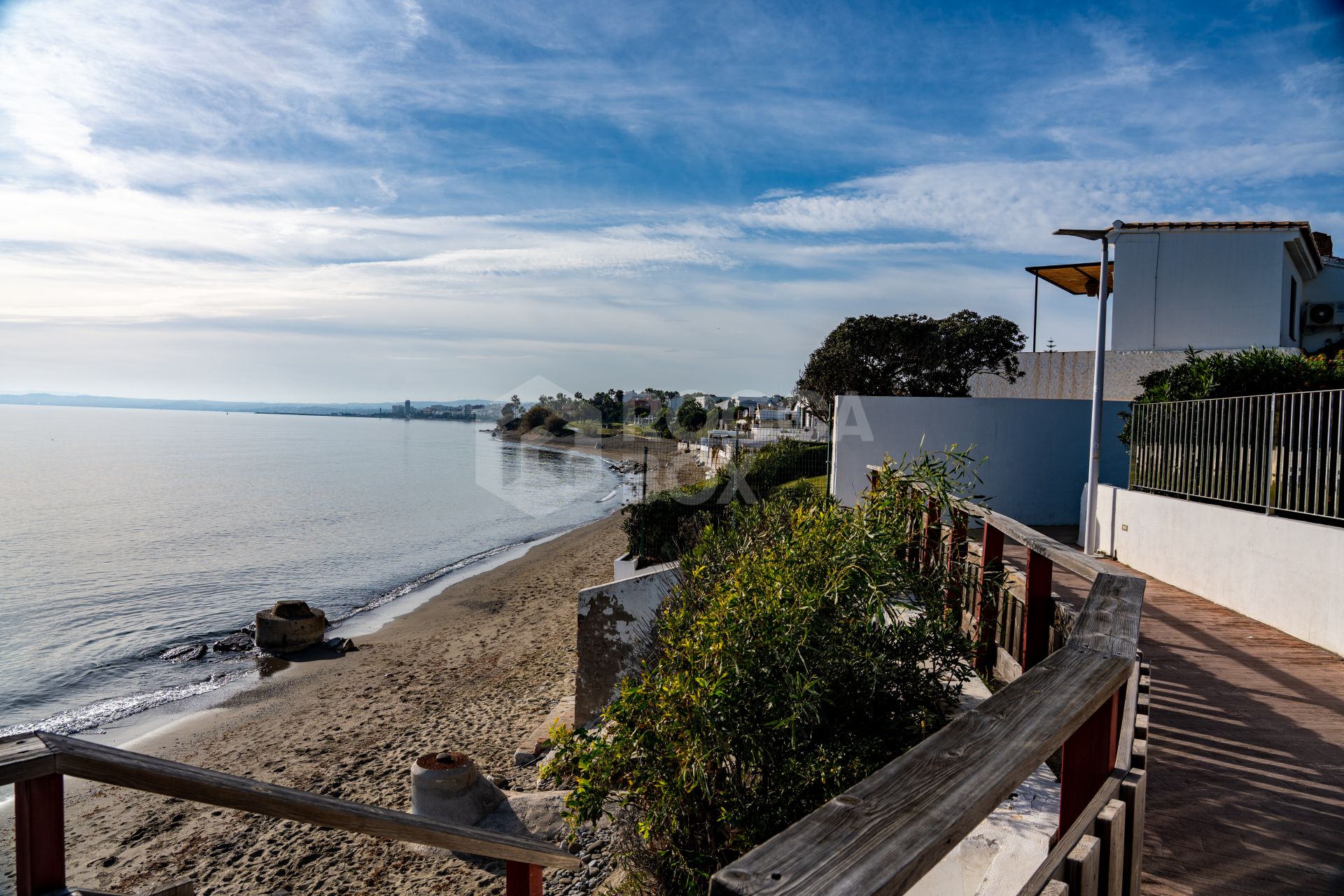 Renovated townhouse with direct private access to the beach - New Golden Mile