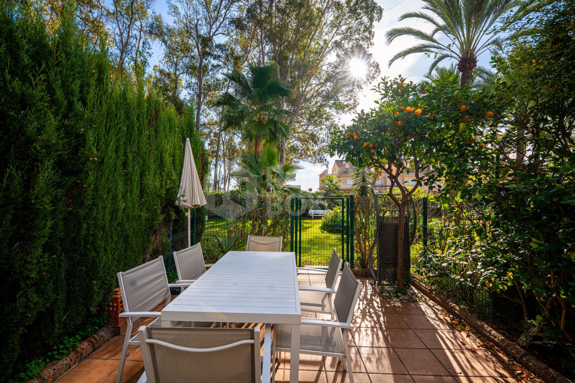 Renovated townhouse with direct private access to the beach - New Golden Mile