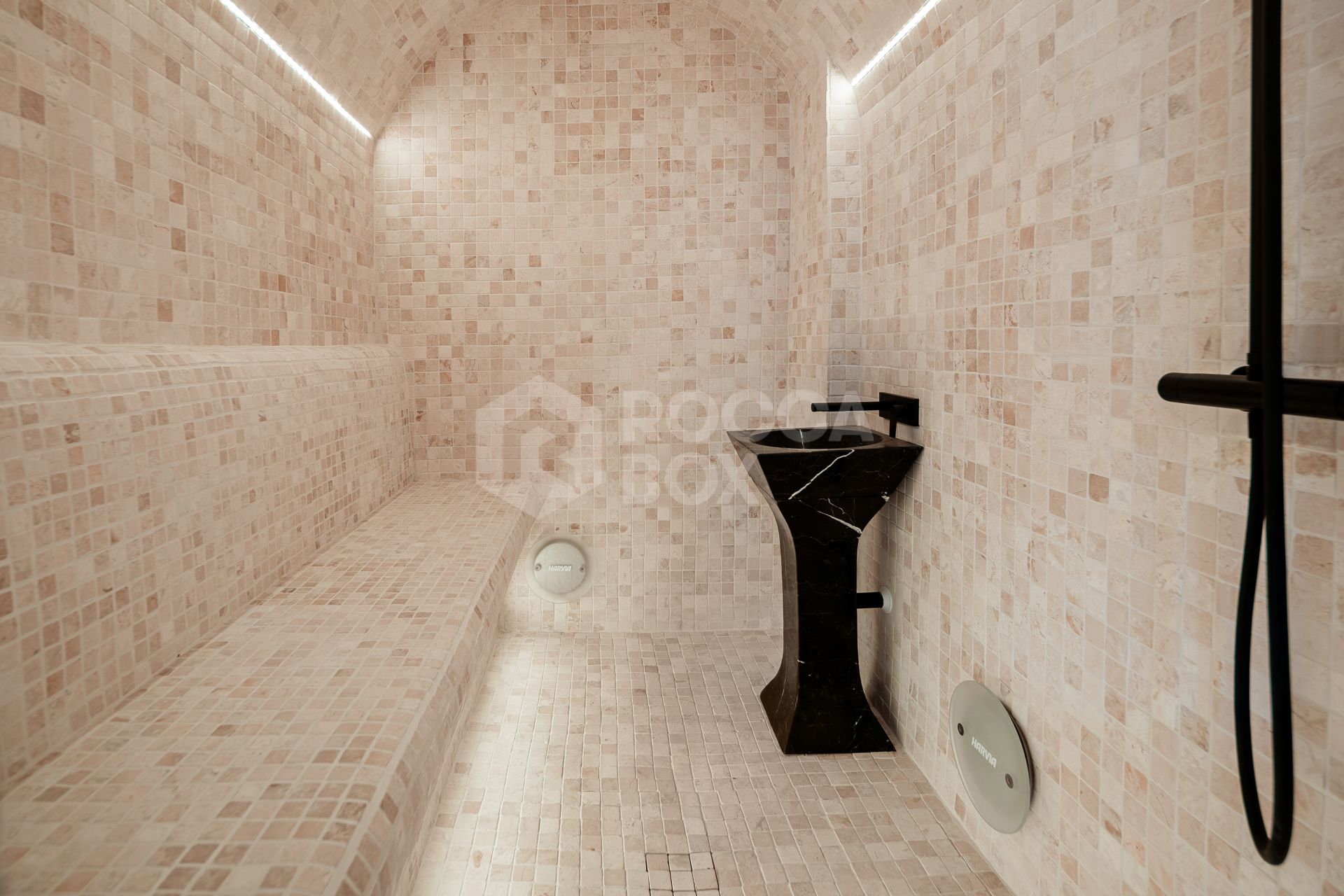 Splendid duplex in a historic residence in the center of Puerto Banus