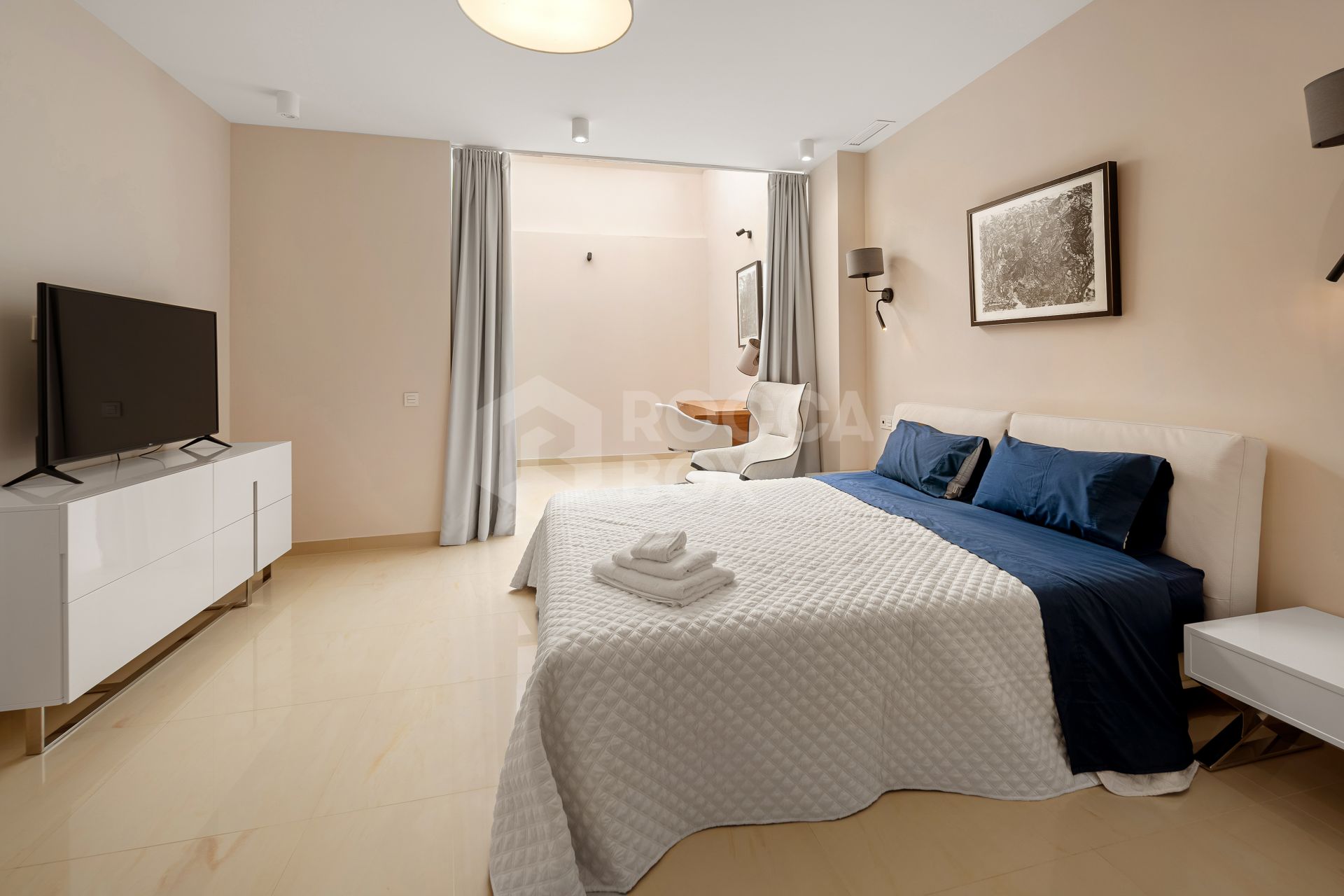 Splendid duplex in a historic residence in the center of Puerto Banus