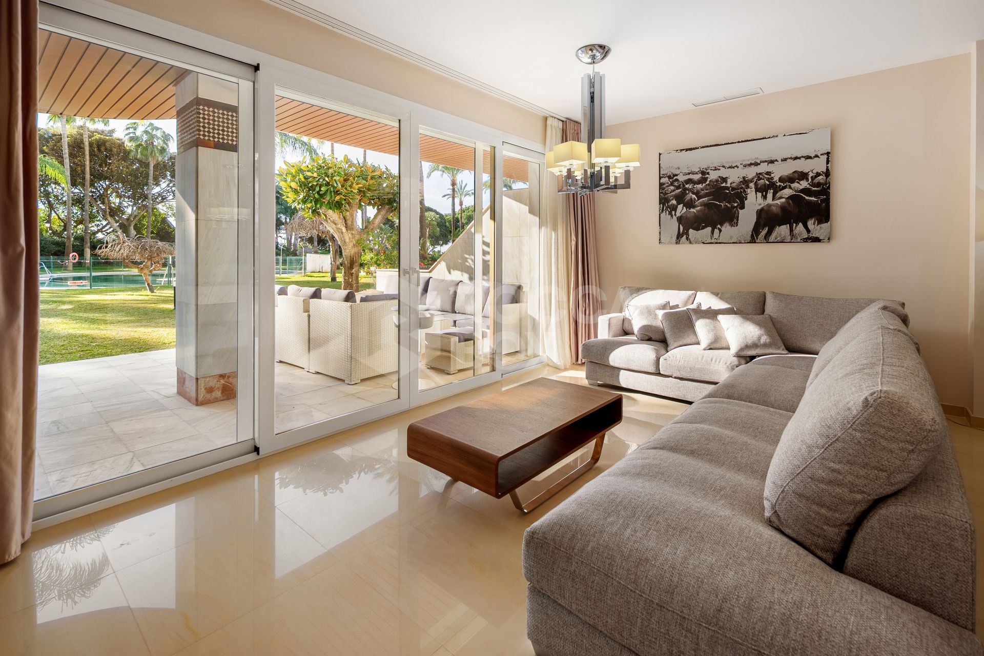 Splendid duplex in a historic residence in the center of Puerto Banus